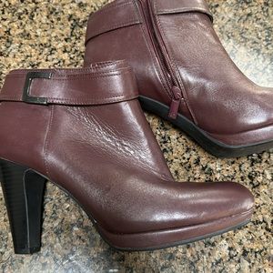 Giani Bernini women burgundy booties size 10M zip up closure 4” heels